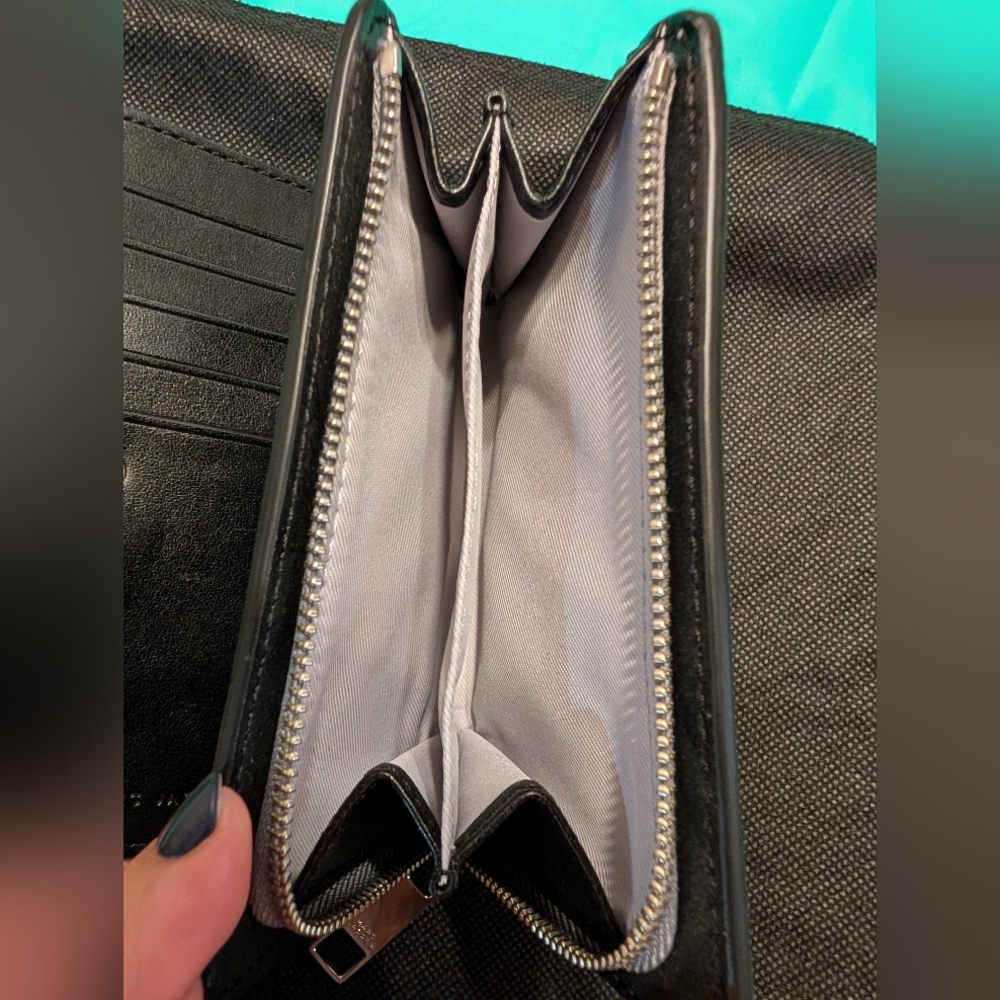 Marc JacobsLogo Leather Compact Wallet It's New! - Picture 4 of 9